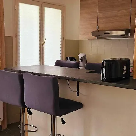 T2 Dernier Etage Avec Terrasse 5 Min De La *