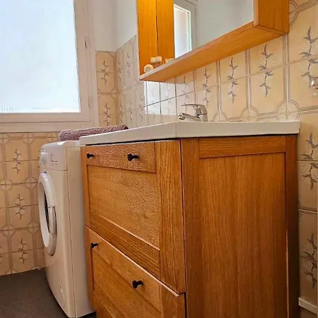 T2 Dernier Etage Avec Terrasse 5 Min De La *